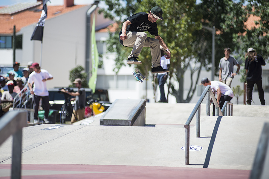 Eniz Fazliov - Nollie kickflip Damn-Am-Portugal-2014-Sunday-Eniz-Fazliov-Nollie-flip