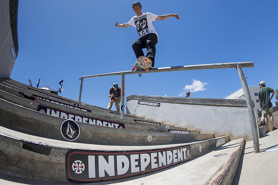 Net als vorig jaar bij de Amsterdamn Am kwalificeerde Gard Hvaraa zich als eerste. In de finales werd hij derde dit jaar. Frontside Feeble. Foto: Mathijs Tromp Damn-Am-Portugal-2014-Sunday-Gard-Hvaraa-Feeble
