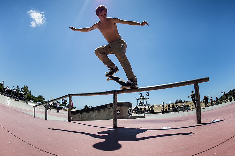 De portugees Jorge Simoes won de Destroyer award omdat hij het hele weekend keihard en nonstop door het park scheurde. Foto: Mathijs Tromp Damn-Am-Portugal-2014-Sunday-Jorge-Simoes-Bs-Overcrooks