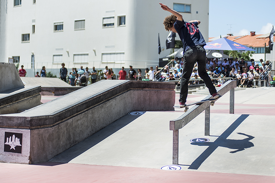 Nassim Guammaz Backside lip to fakie alsof het niets is. Foto: Mathijs Tromp Damn-Am-Portugal-2014-Sunday-Nassim-Guammaz-Bs-lipslide-to-fakie