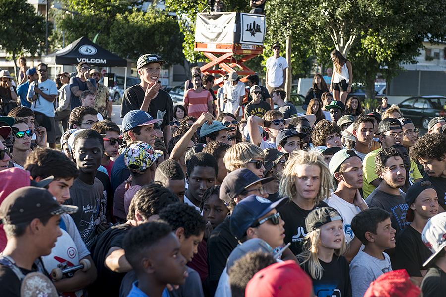 Kids voor free stuff Damn-Am-Portugal-2014-Sunday-crowd