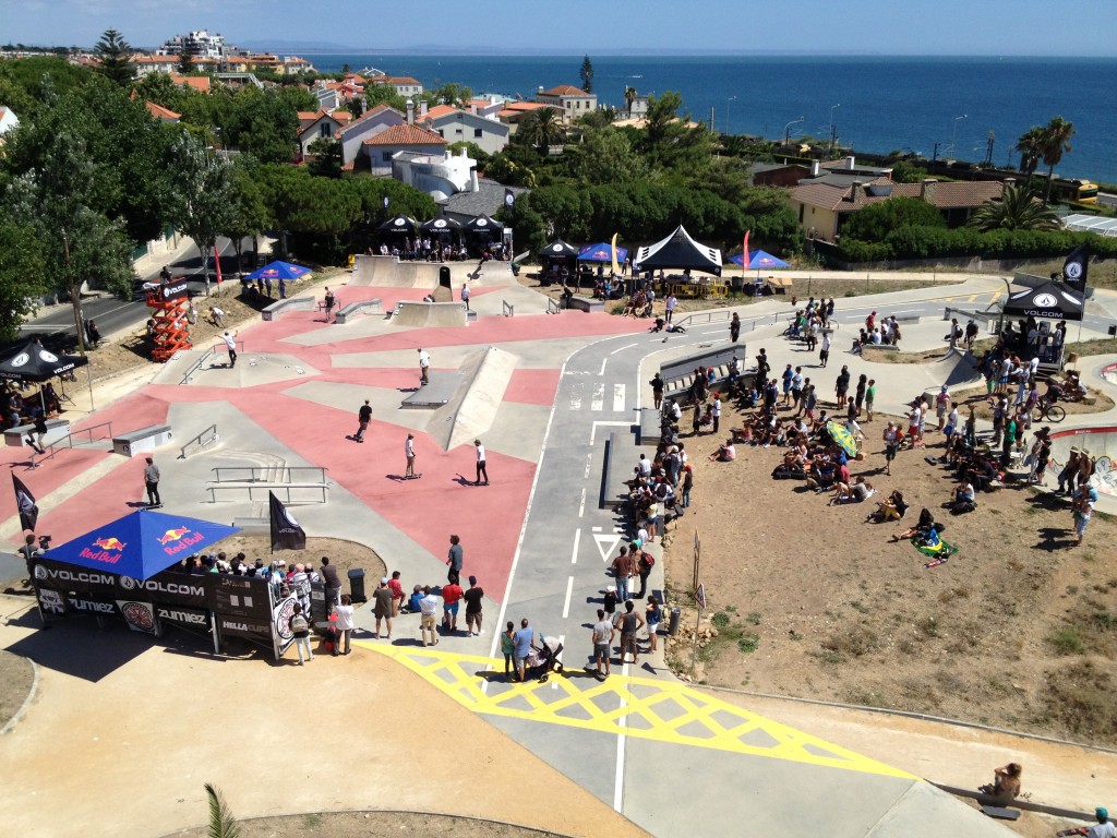 Cascais heeft zeker een van de mooiste skateparken op de wereld. Damn-Am-Portugal-2014-Sunday-overview