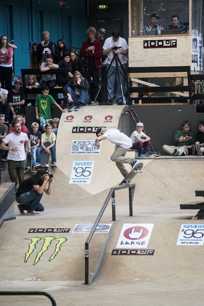 NK-Skateboarden-Eindhoven-2014-Bart-Buikman-Bs-nosegrind