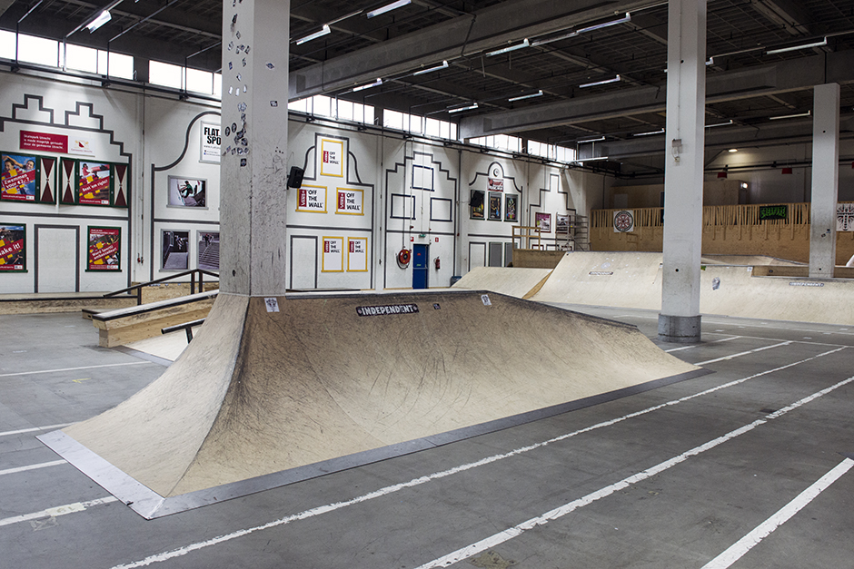Skatepark-Utrecht-wallride Overview of Skatepark Utrecht showing the street section and obstacles