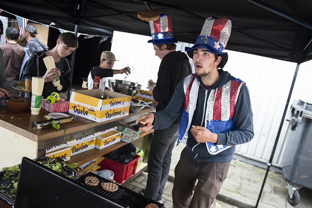 The-American-Dream-flippin-burgers