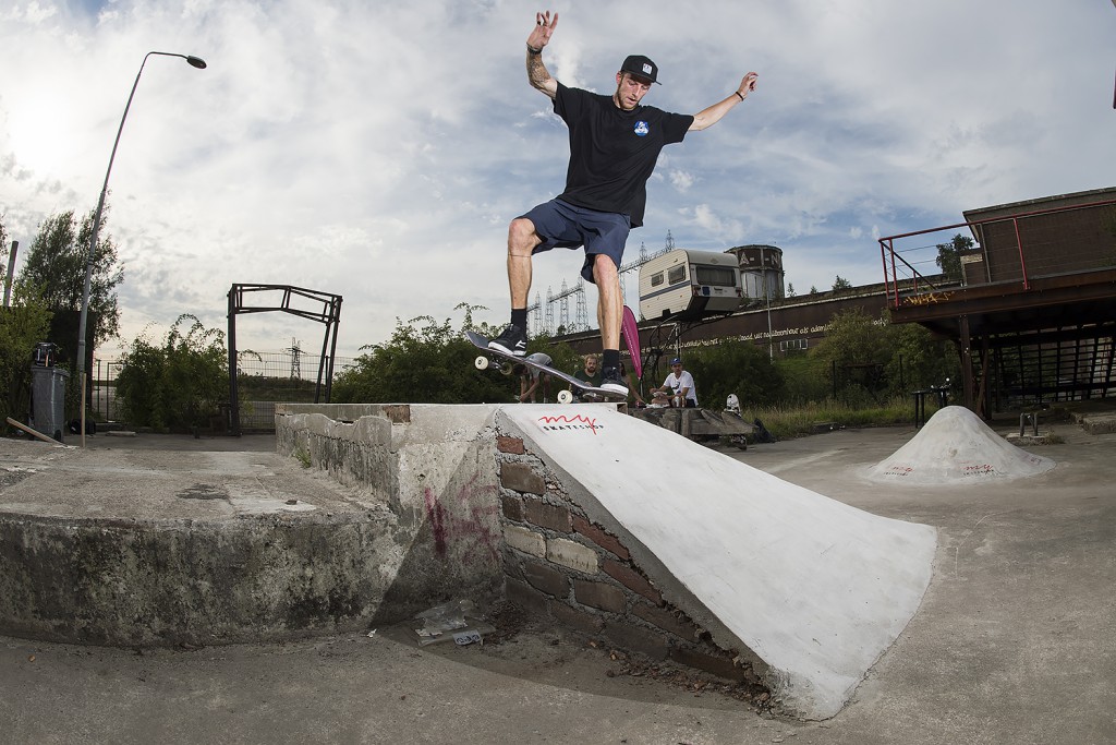 Red-Bull-DIY-Nijmegen-Casper-Verheijen-Fs-180-5-0-to-bank