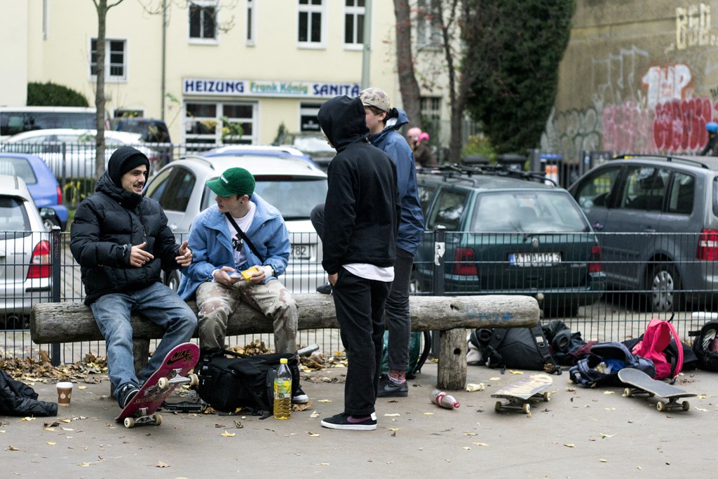 21 De boys hangen met Farid onze spot guide