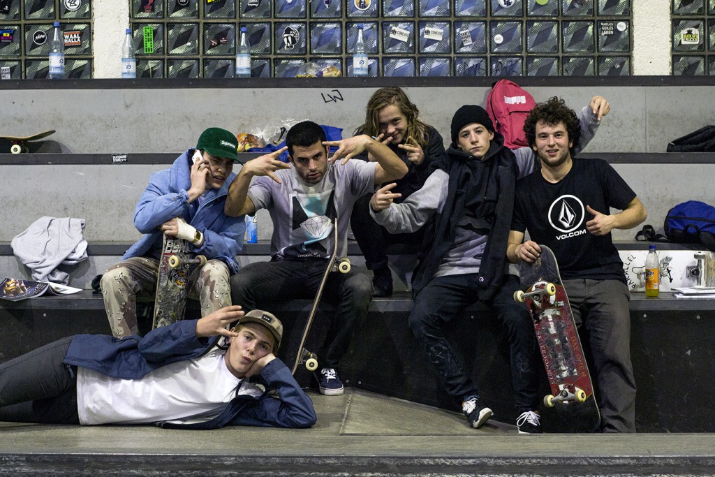 27 Hangen met de boys van de shelter