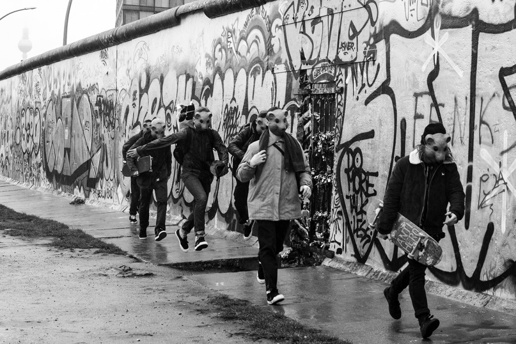 33 De ratten kwamen van achter de Berlijnse muur de openbare ruimte in
