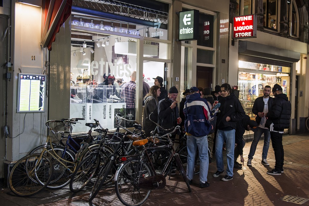 Etnies-Store-Amsterdam-Opening-Etnies-Store-Buiten