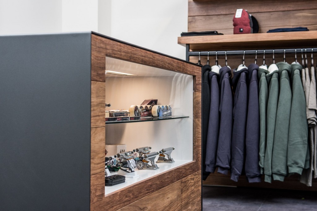 Etnies-Store-Amsterdam-Trucks
