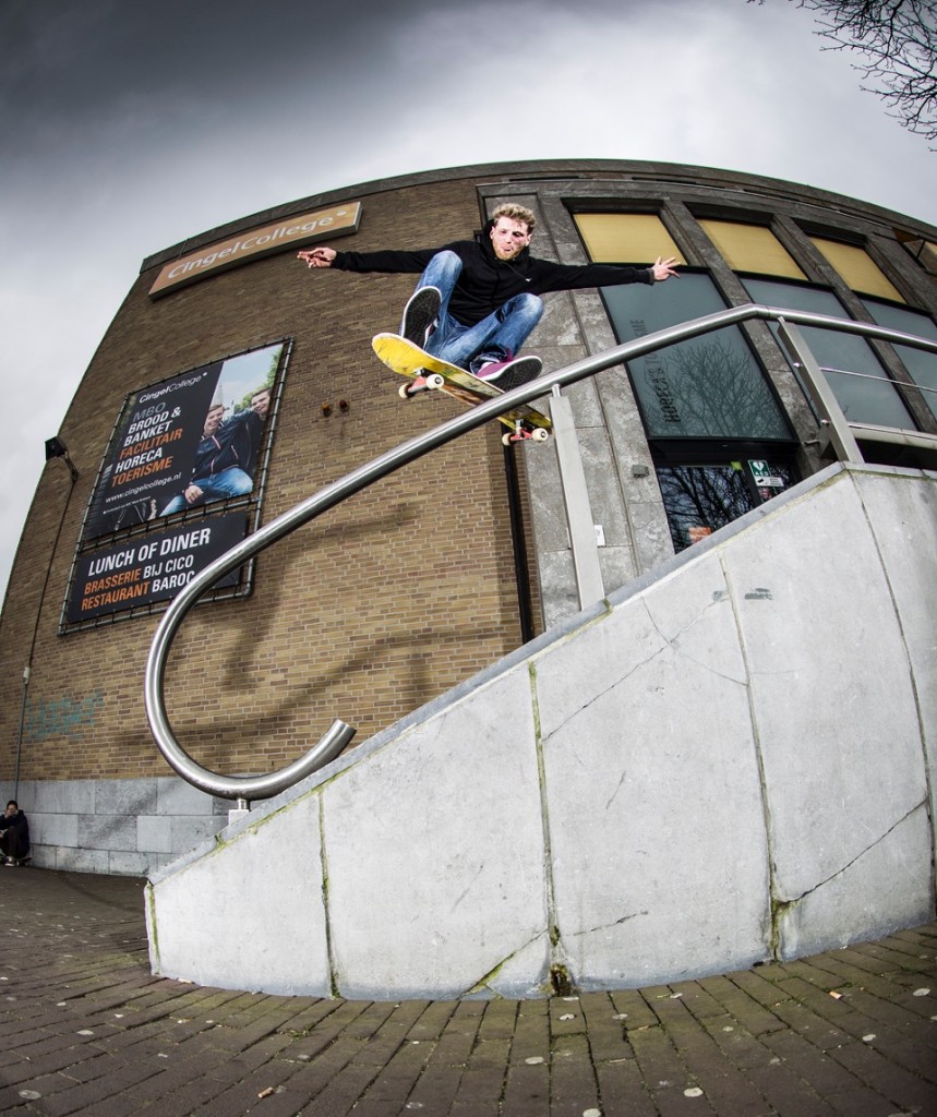 Maico-Wieczerniak-Kickflip-front-board