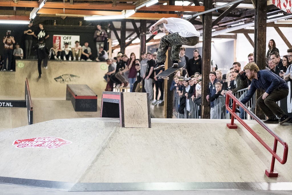 Vans-Shop-Riot-Netherlands-Burnside-Deventer-2016-Dirk-Middelkoop-Nollie-Bigspin