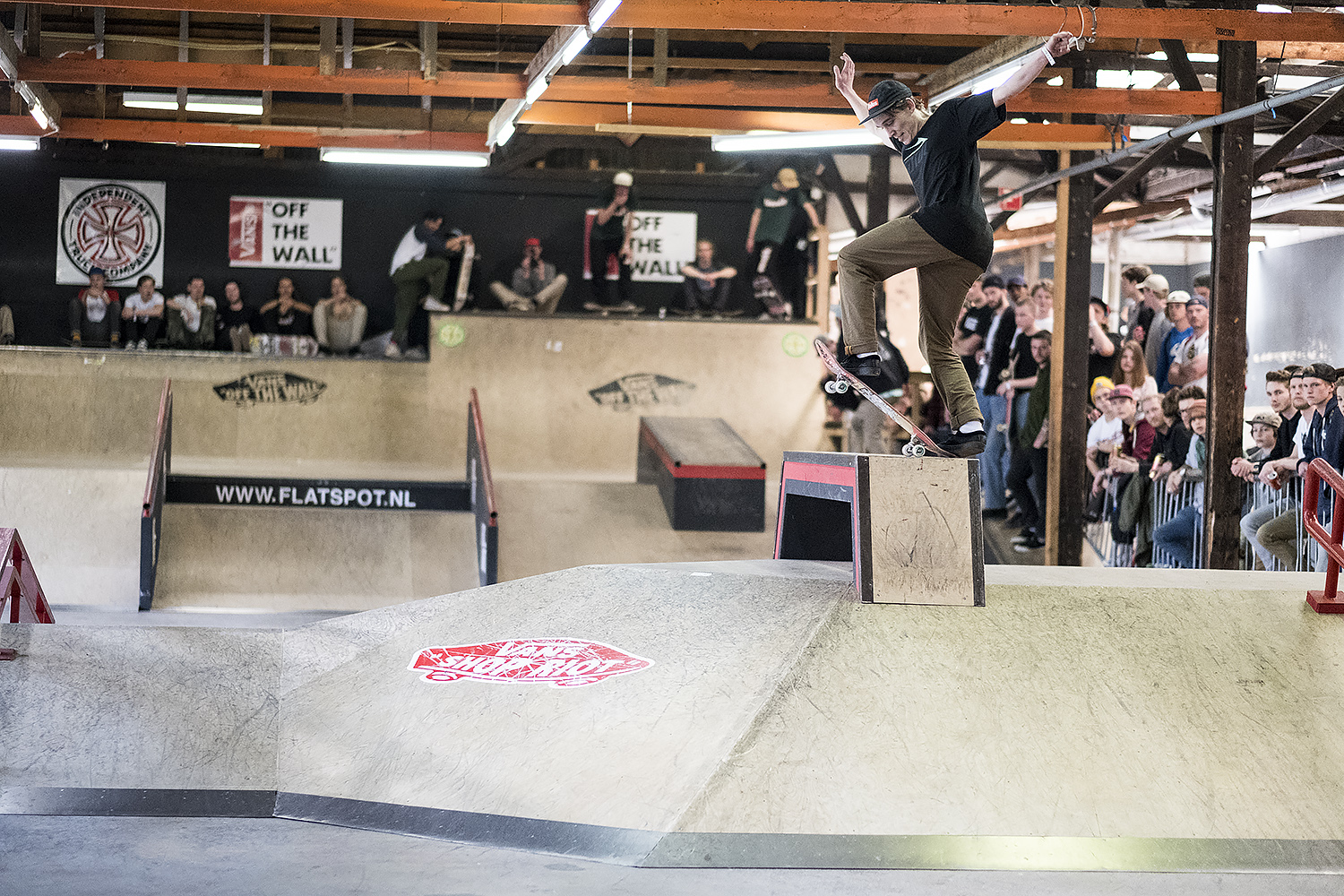 Vans-Shop-Riot-Netherlands-Burnside-Deventer-2016-PAtrick-Reins-Frontside-blunt