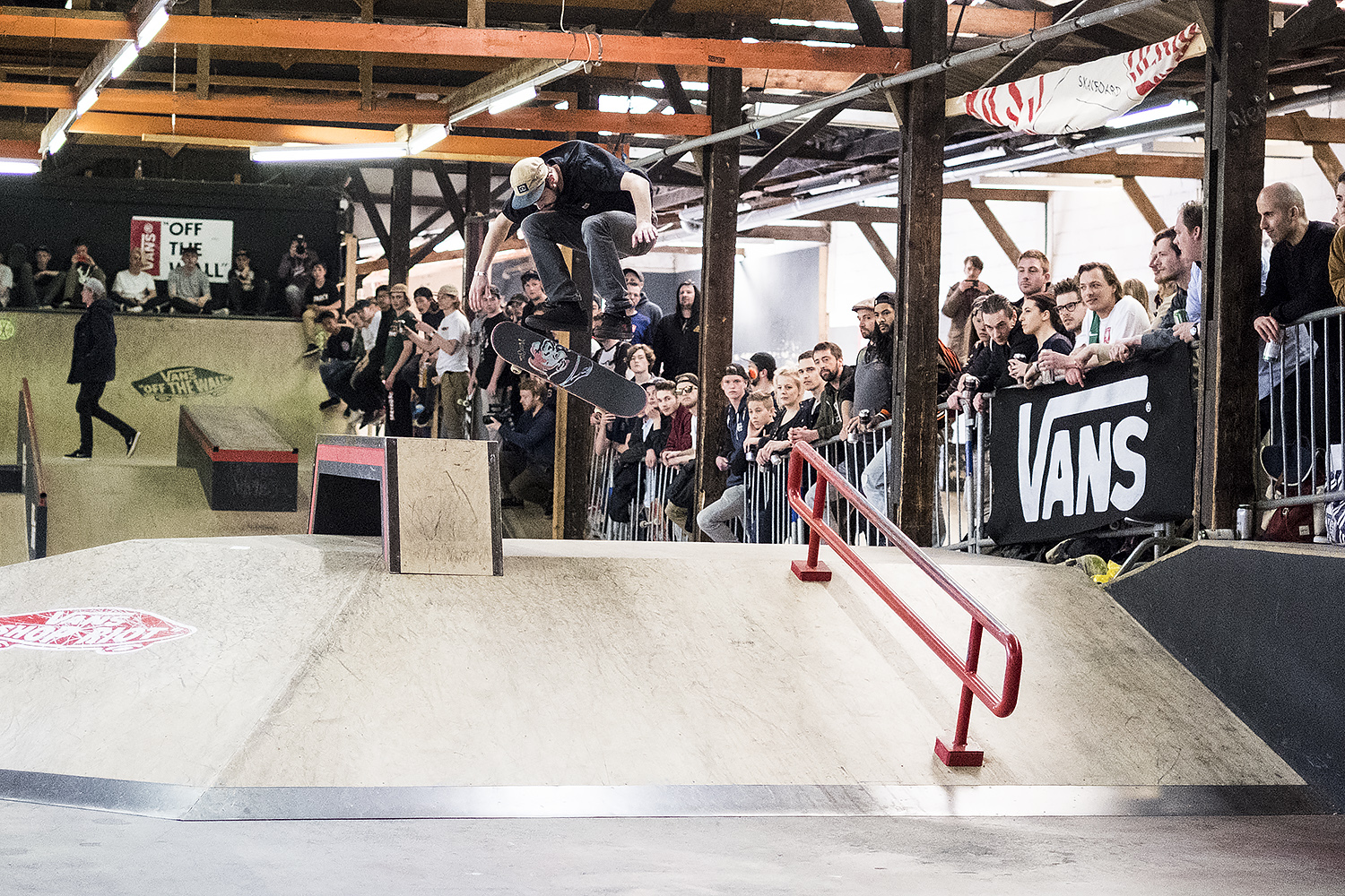 Vans-Shop-Riot-Netherlands-Burnside-Deventer-2016-Rick-Holtvluwer-Treflip