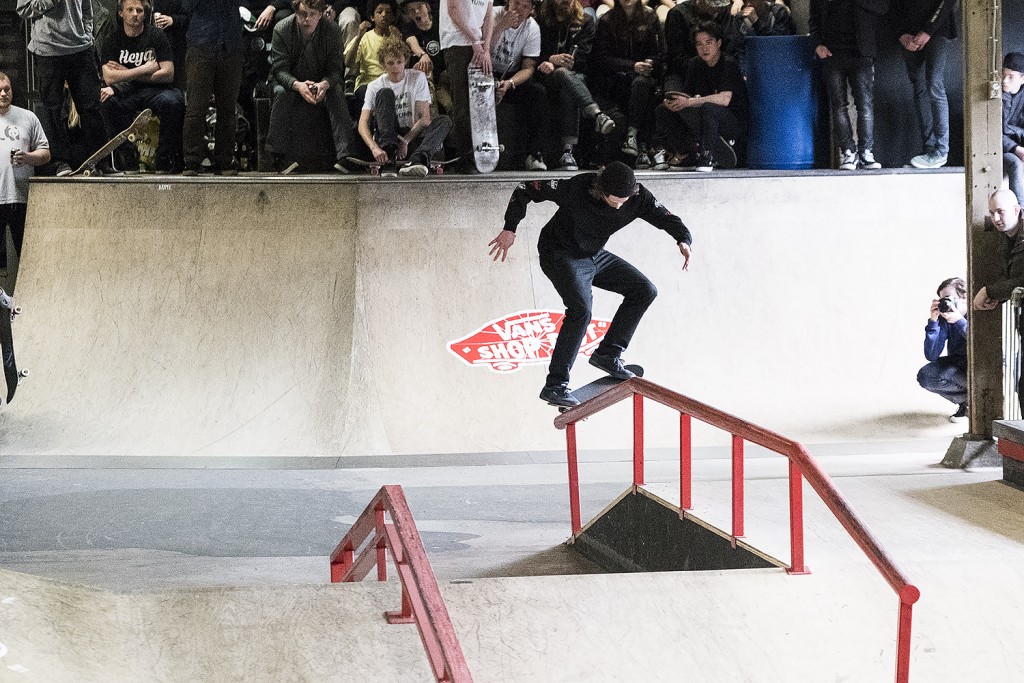 Vans-Shop-Riot-Netherlands-Burnside-Deventer-2016-Robbin-de-Wit-bs-180-nosegrind