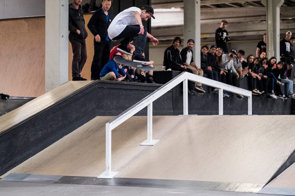 Vans-Shop-Riot-Belgium-2016-Simon-Deprez-Hardflip-Front-Board