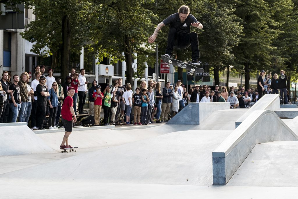 Dwindle-Demo-Westblaak-Rotterdam-Tommy-sandoval-frontside-kickflip