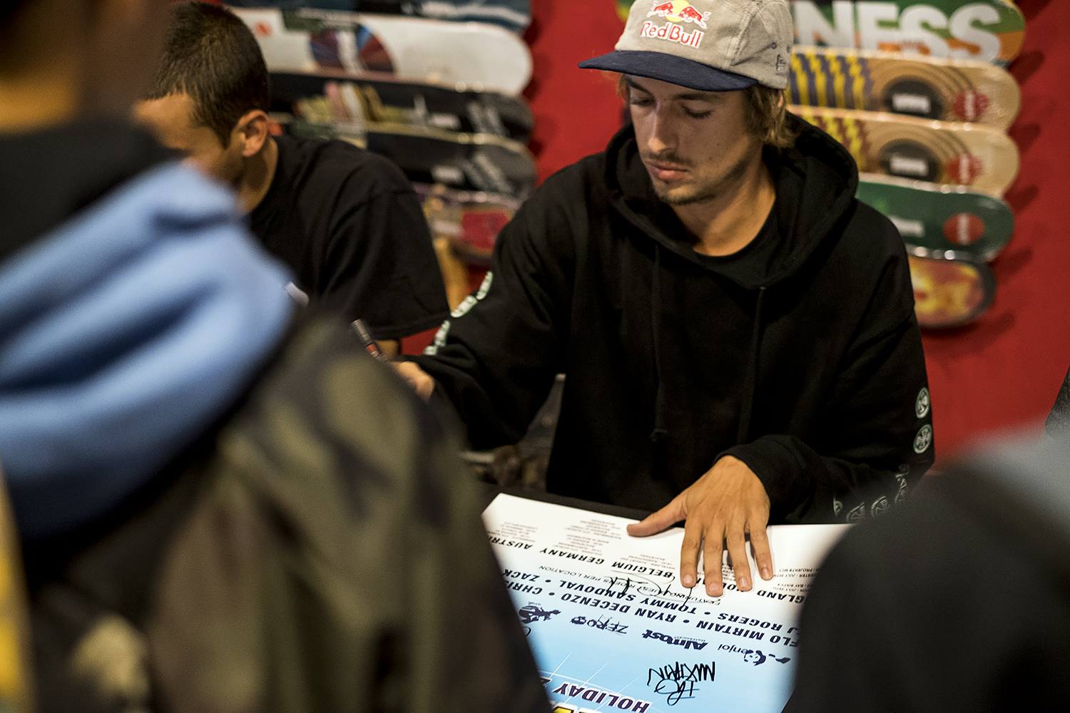 Dwindle-Demo-Westblaak-Rotterdam-signing-decenzo