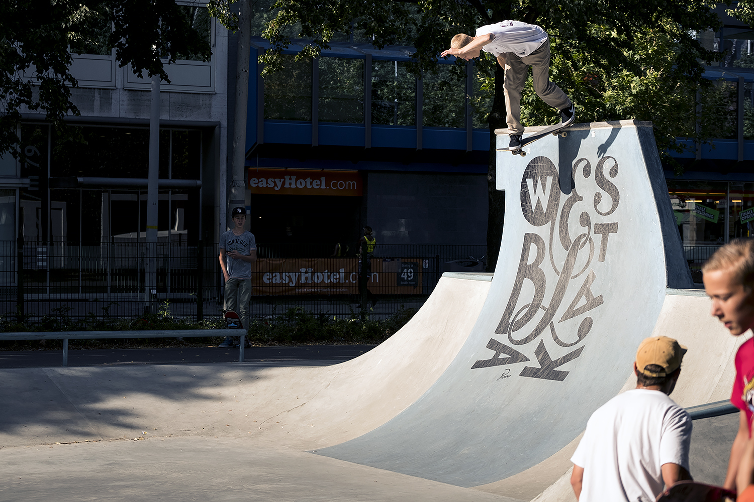 Dwindle-Demo-Westblaak-Rotterdam-tim-zom-back-taill