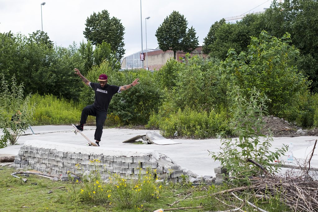 Munster-Skateboarding-Mitchel-Linger-Nosegrind