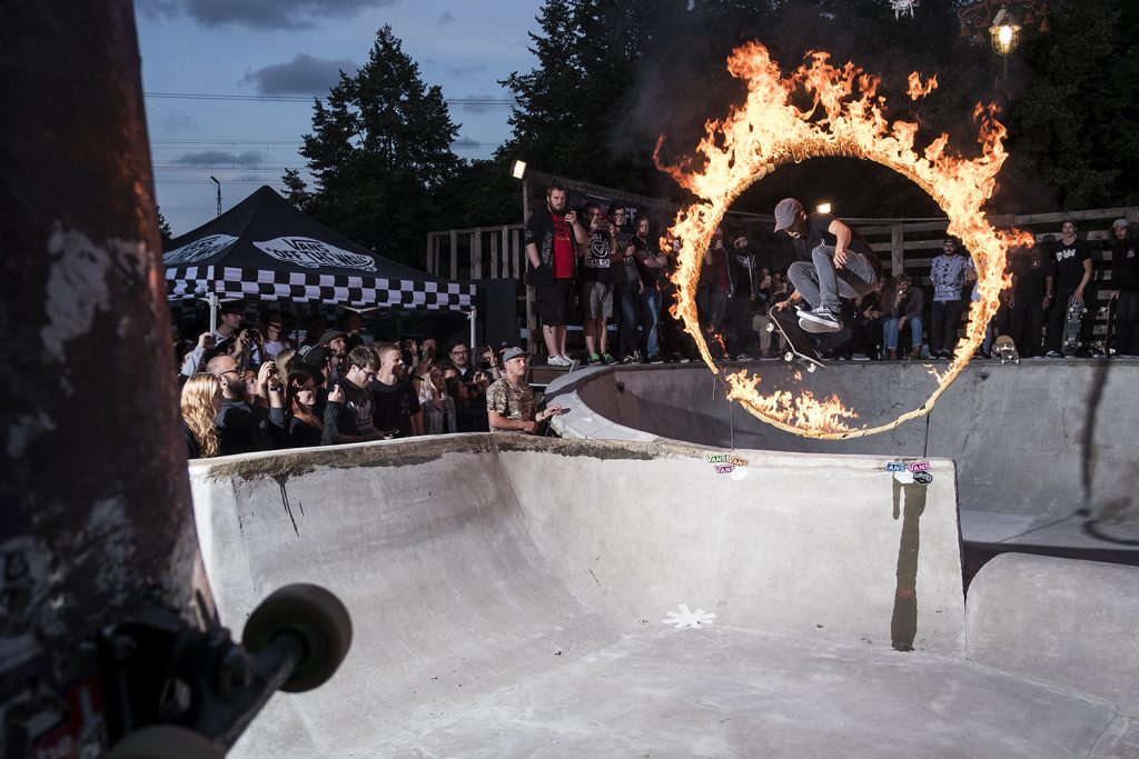 Titus-DIY-Riot-2016-Leni-Janssen-Tailgrab-bigspin