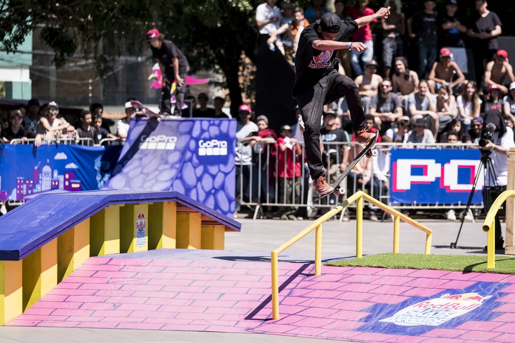 red-bull-skate-arcade-world-final-2016-brazil-christian-estrada-flyover-noseblunt-mathijs-tromp