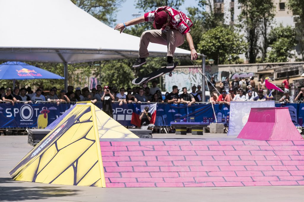 red-bull-skate-arcade-world-final-2016-brazil-douwe-macare-backside-kickflip-mathijs-tromp