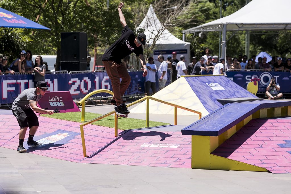 red-bull-skate-arcade-world-final-brazil-argentijn-backside-smith