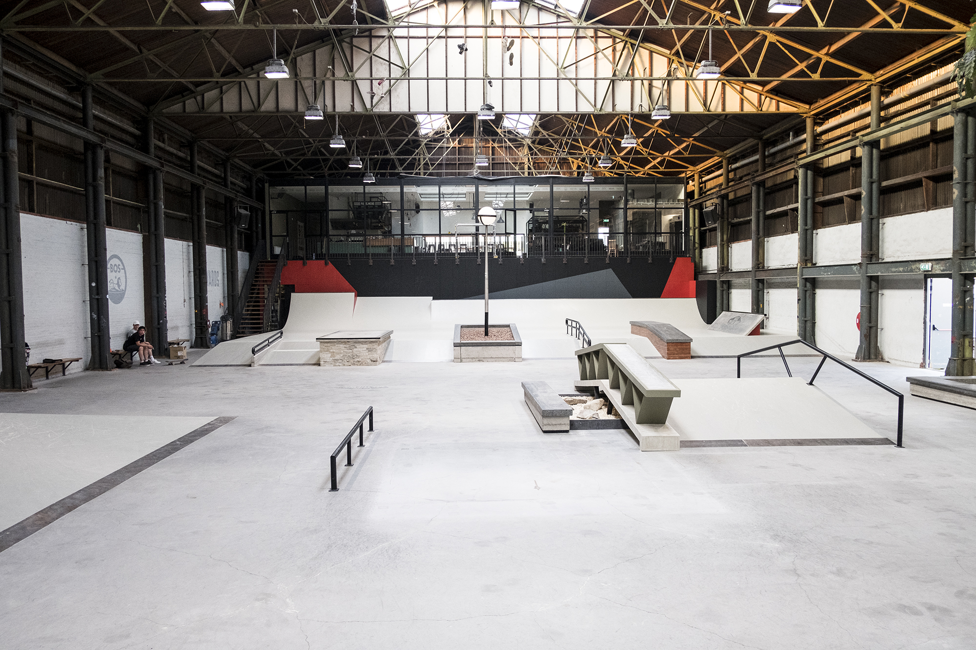 pier-15-verbouwd-1 Overzicht van binnepark bij Pier15 Skatepark in Breda