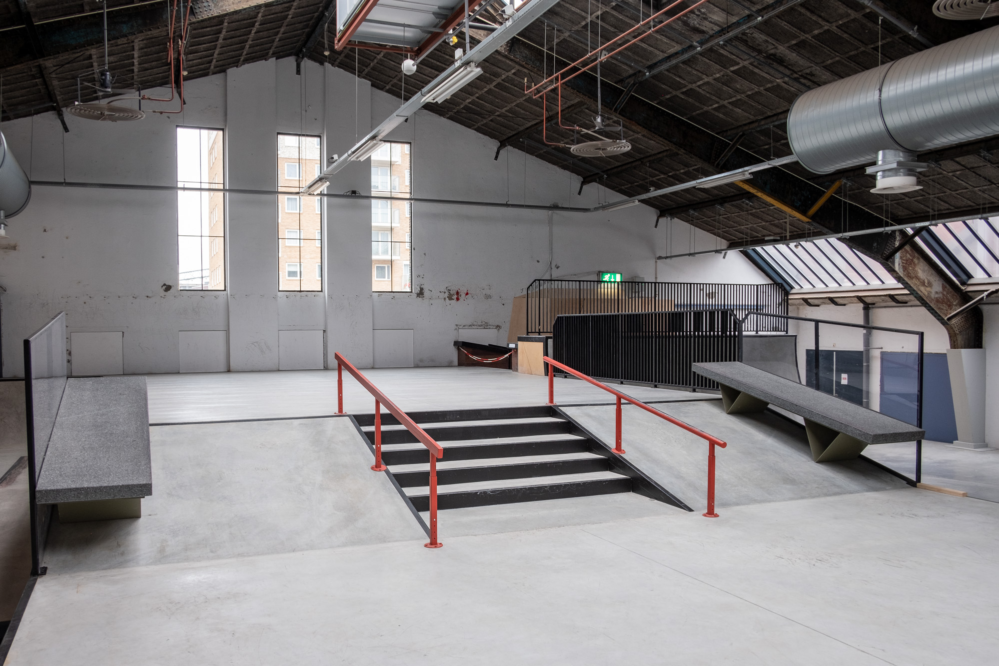 Olympic-Skatepark-RAC-Hallen-Netherlands-14 2 handrails en kleine stair RAC Skatepark in Den Haag