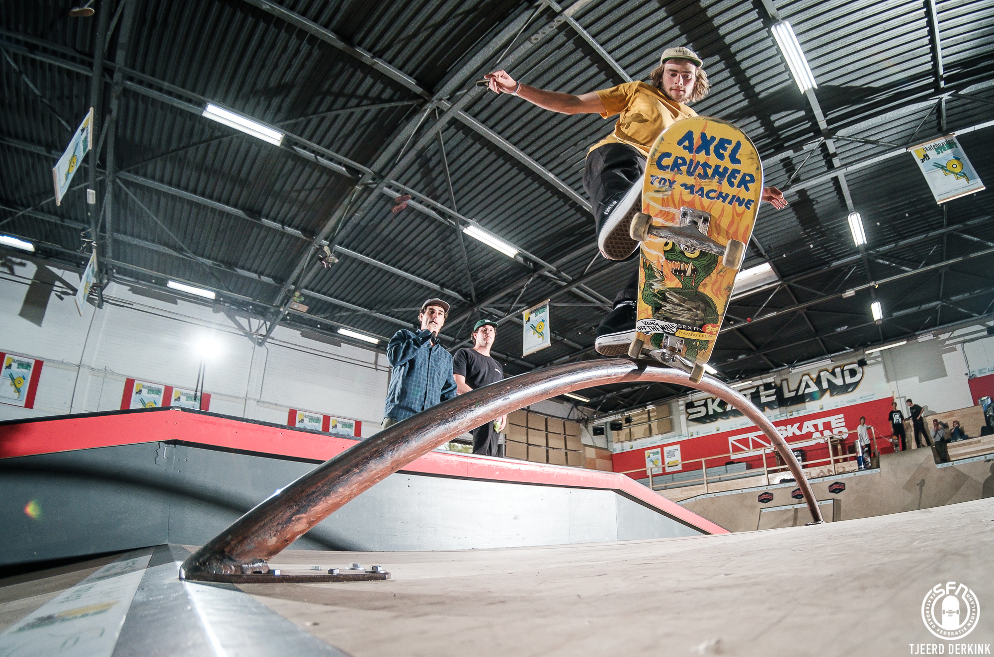NK-Skateboarden-2019-Skateland-Rotterdam-by-Tjeerd-Derkink-Bert-Roeterdink-polejam-fs-blunt skateboarder Bert Roeterdink tijdens het NK Skateboarden bij Skateland Rotterdam in 2019