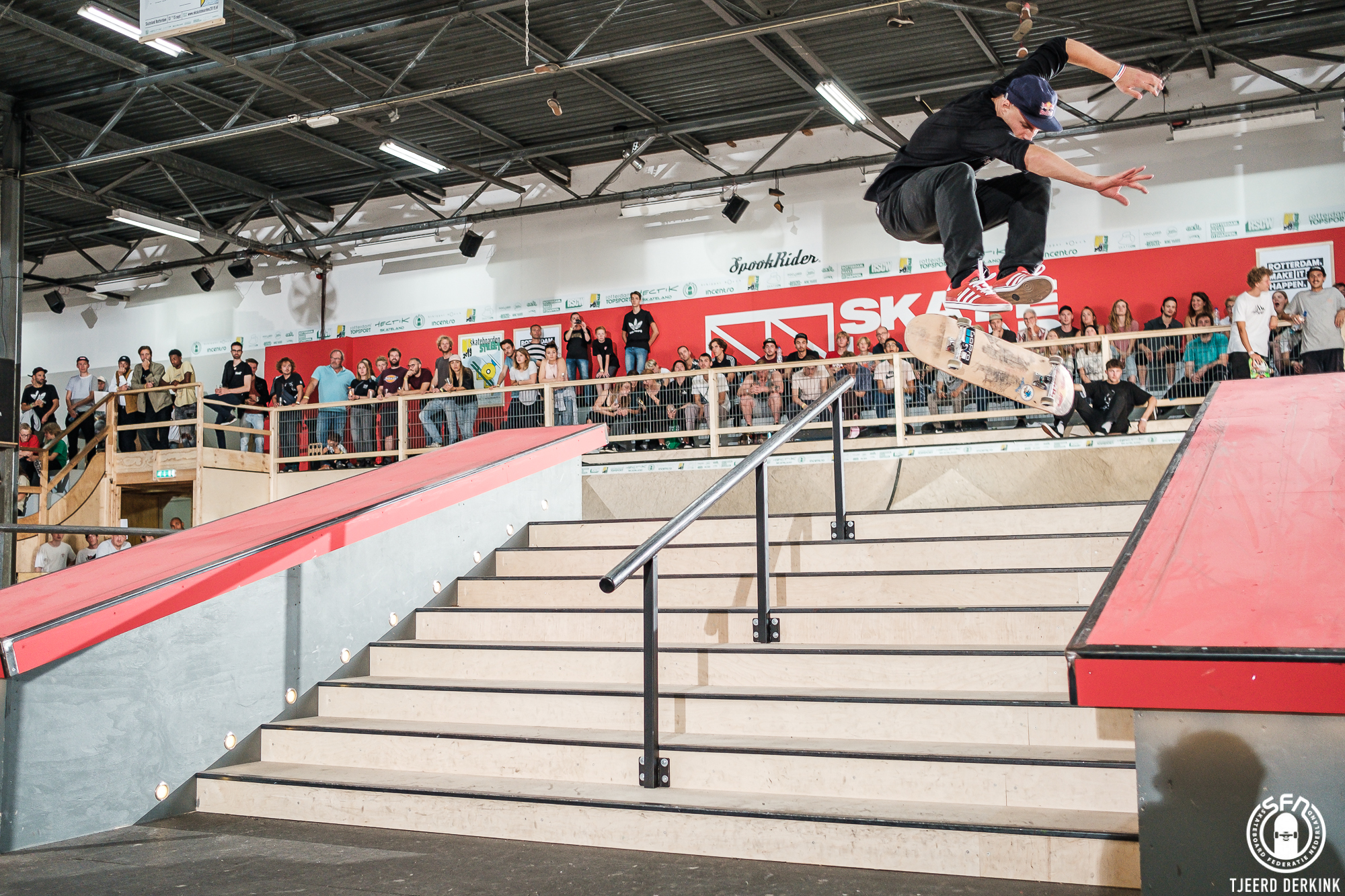NK-Skateboarden-2019-Skateland-Rotterdam-by-Tjeerd-Derkink-Sewa-Kroetkov-hardflip skateboarder Sewa Kroetkov in actie tijdens het NK Skateboarden bij Skateland in Rotterdam in 2019