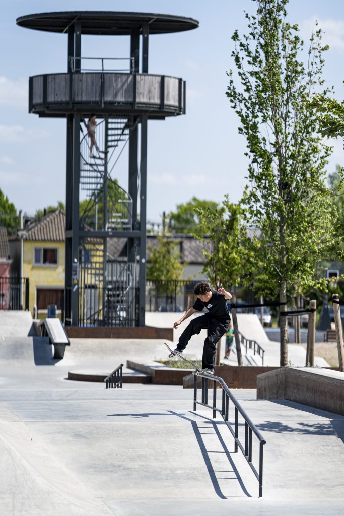 Skatepark Roosendaal - Realisatie: Nine Yards Skateparks. Diego Broest - Bluntslide