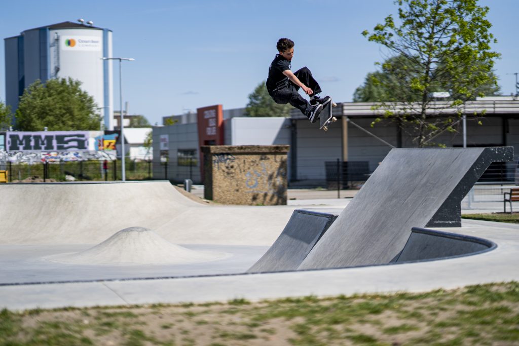Skatepark Roosendaal - Realisatie: Nine Yards Skateparks. Diego Broest in het bowl gedeelte. 