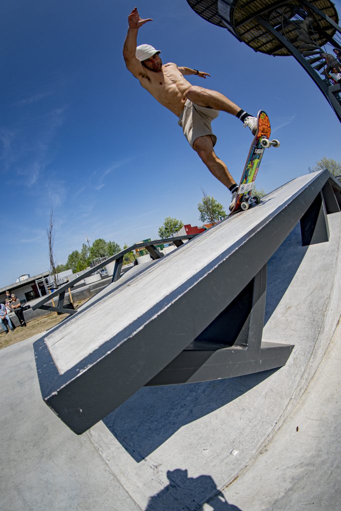 Skatepark Roosendaal - Realisatie: Nine Yards Skateparks. Douwe Macare - Noseblunt
