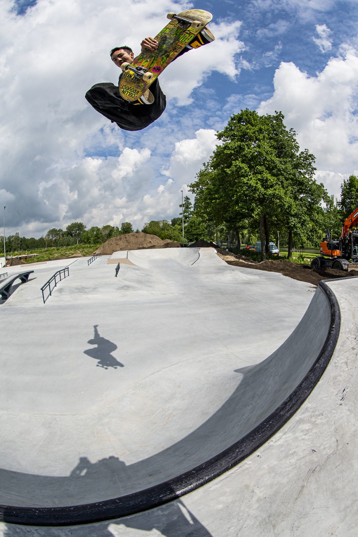 Nine-Yards-Skateparks-Kampen-Jason-Lijnzaad-Vliegen Skateboarder Jason Lijnzaat vliegt meters hoog door het skatepark in Kampen