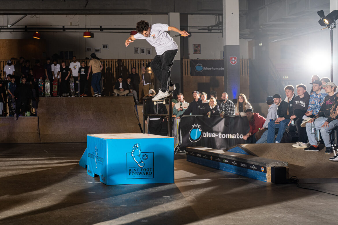 Blue-Tomato-Best-Foot-Forward-2023-Skatepark-Utrecht-The-Netherlands-Best-Trick-Flatspot-Magazine-Daniel-moragues-bs-smith Daniel Moragues doing a backside Smith grind during the Best Trick contest at Blue Tomato Best Foot Forward 2023 at Skatepark Utrecht