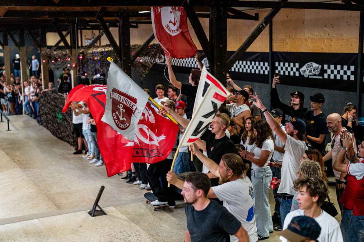 Vans-Shop-Riot-Netherlands-2023-Burnside-77-fabriek Enschedese skatescene op pad in Deventer tijdens de shop team riot bij Burnside skatepark in 2023