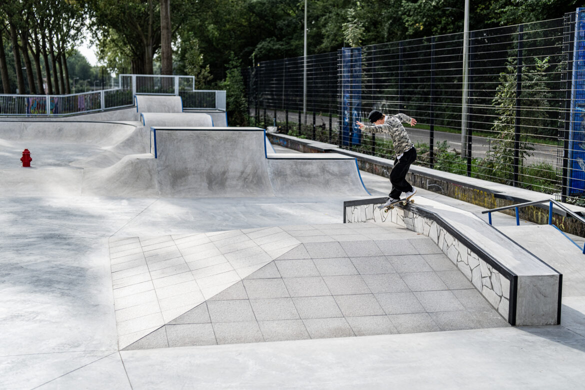 Stephan Schuuring Skatepark Delft Stephan Schuuring skateboarden bij skatepark Middenbermin Delft