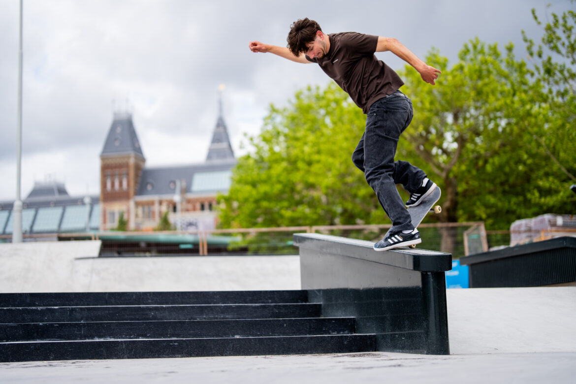 Nine Yards Skatepark Museumplein, Amsterdam skateboarder op het museumplein in Amsterdam