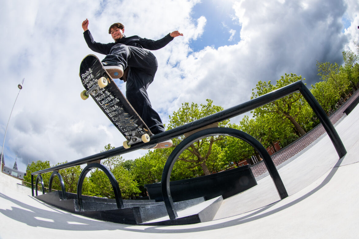 Nine Yards Skatepark Museumplein, Amsterdam fisheye foto van skater in actie op het Museumplein skatepark in Amsterdam
