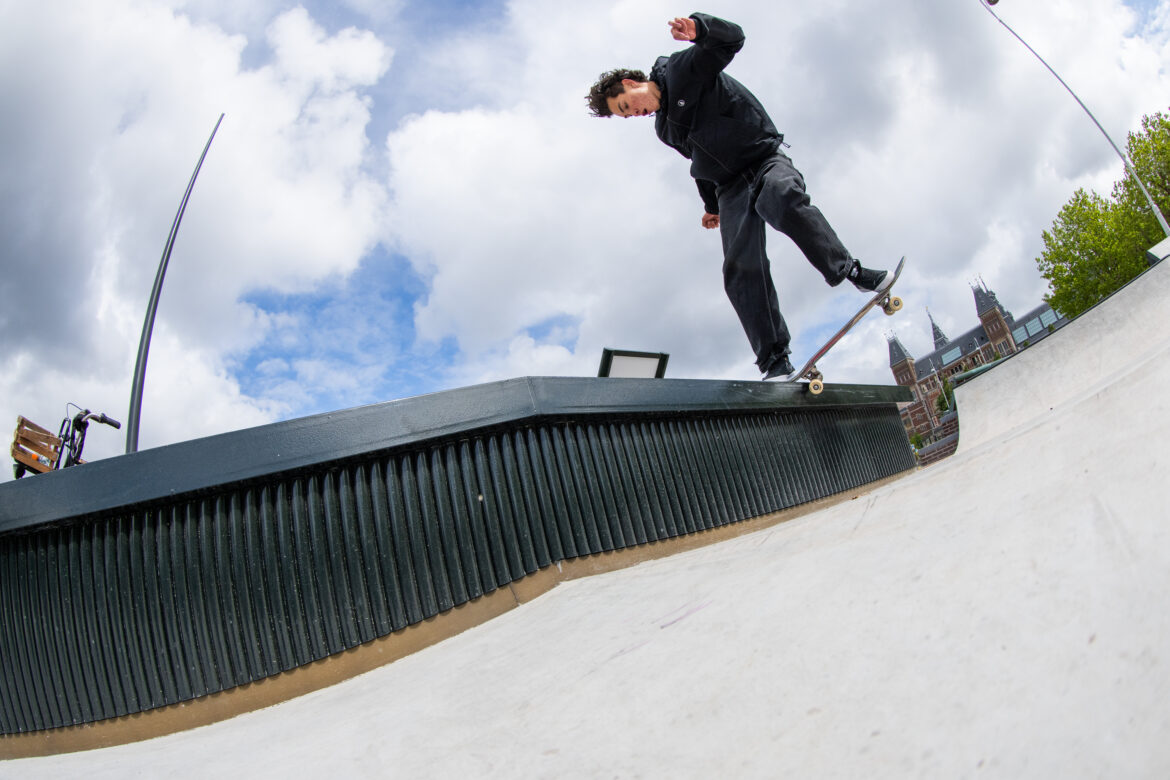 Nine Yards Skatepark Museumplein, Amsterdam Fisheyeshot van skater in actie op het Museumplein in Amsterdam