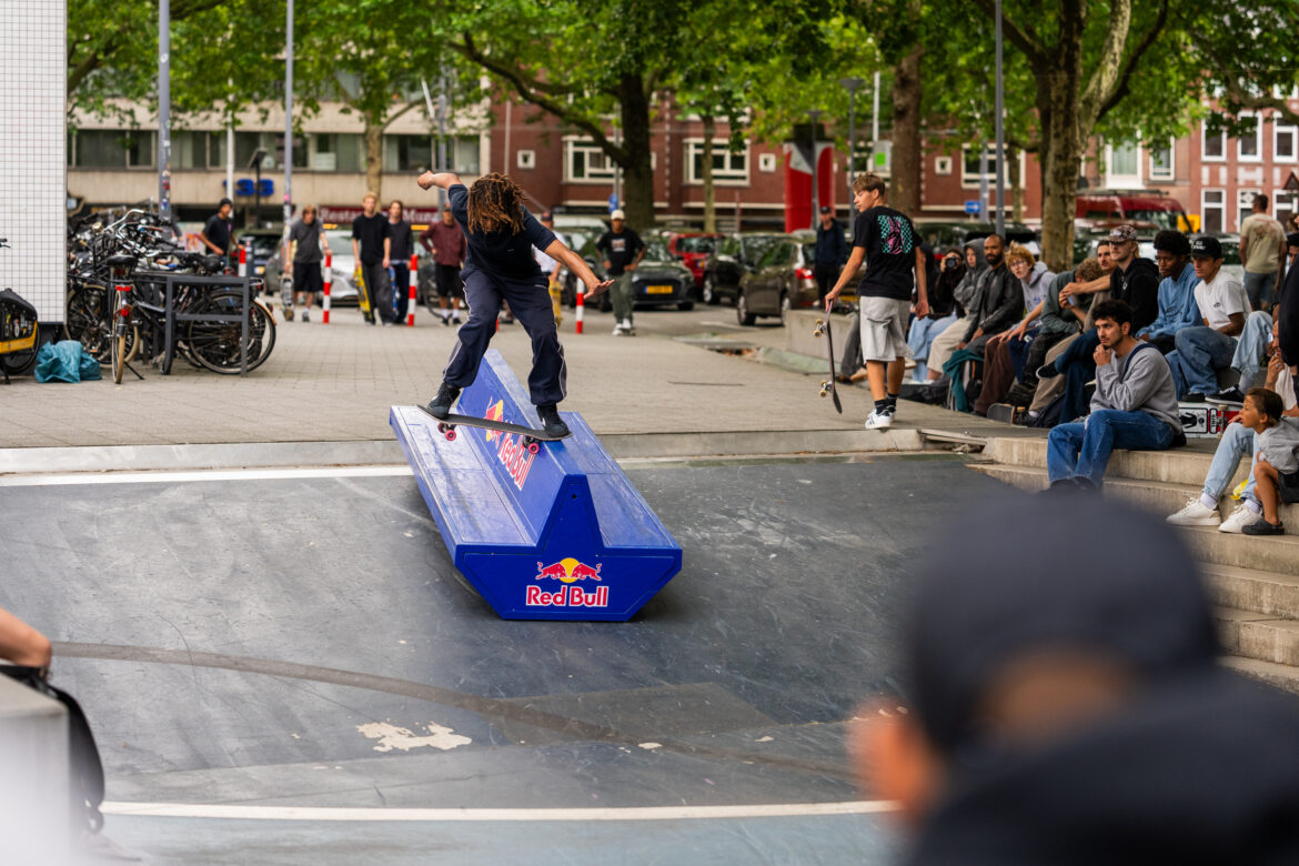 Flatspot-Street-Session-Rotterdam-Chris-Hoeve-Noseslide