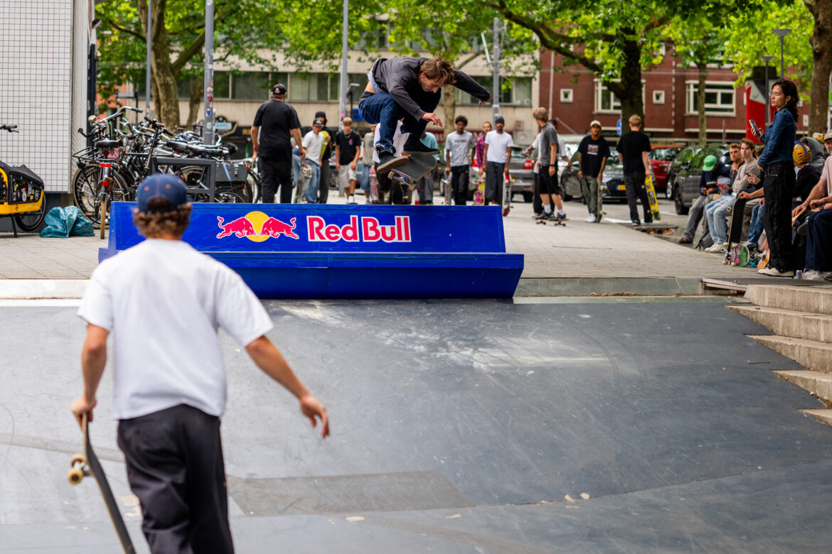 Flatspot-Street-Session-Rotterdam-kickflip