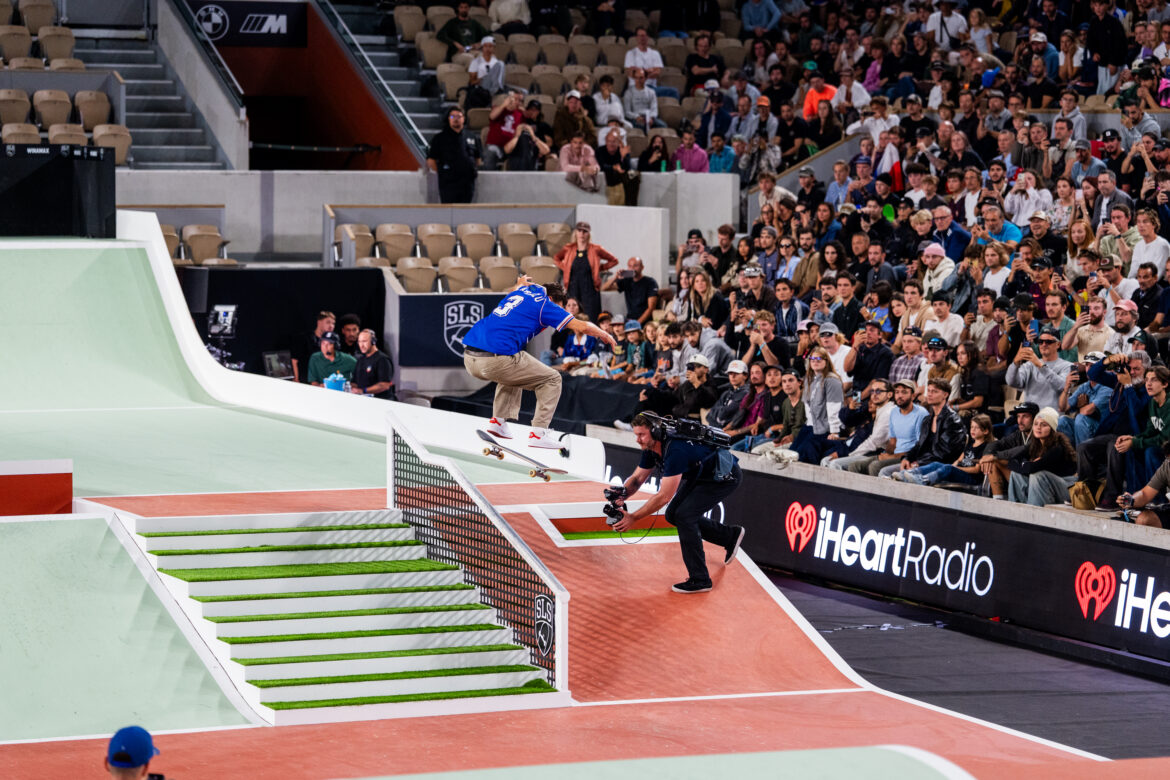 Vincent Milou switch heelflip backside lipslide tijdens SLS Paris 2026 Street League Skateboarding.