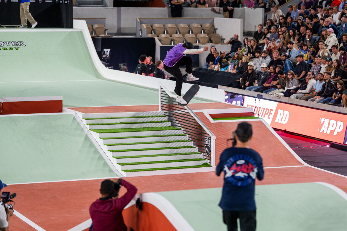 Nyjah Huston nollie heelflip noseblunt tijdens SLS Paris 2026 Street League Skateboarding.