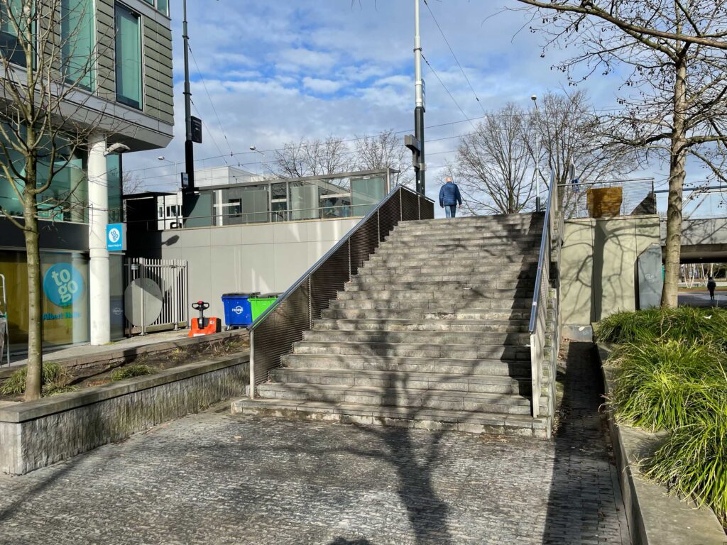 SPOT: AMSTERDAM – ZUID STATION HANDRAILS