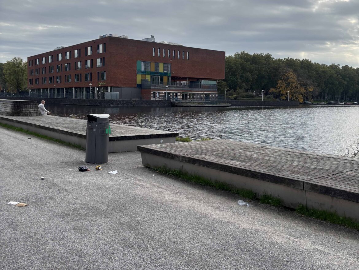 Streetspot houten flat gap in Amsterdam – foto 5