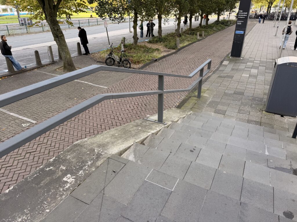 SPOT: AMSTERDAM – VU KINKED HANDRAILS